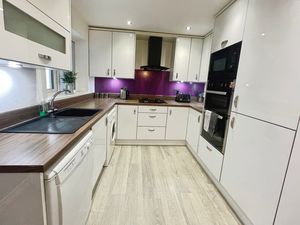 Kitchen/ Diner - click for photo gallery